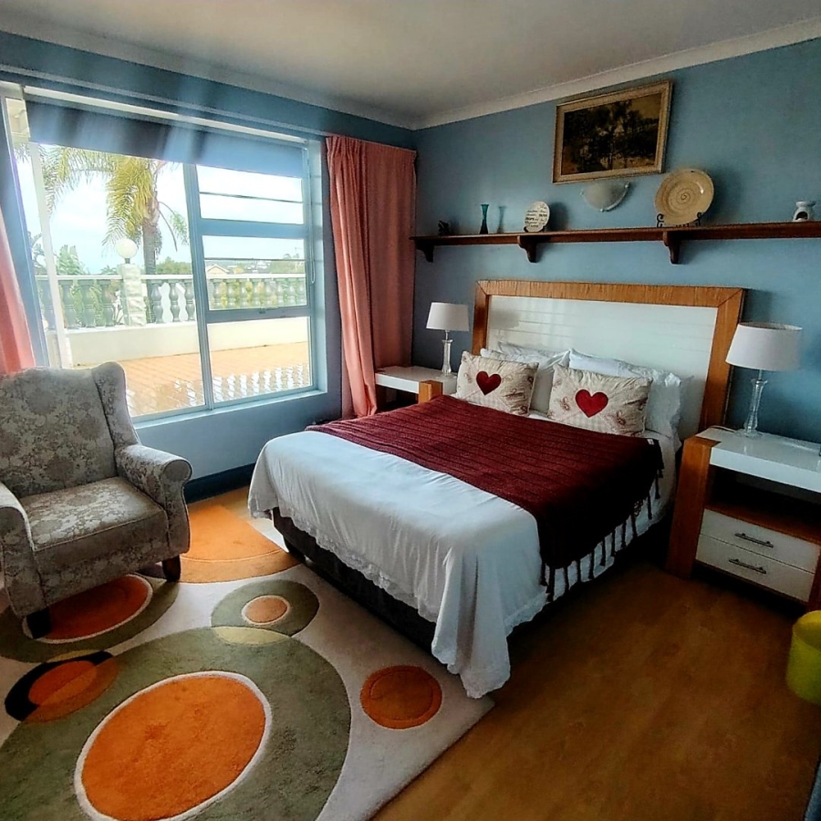 5 Bedroom Property for Sale in Beacon Bay Eastern Cape